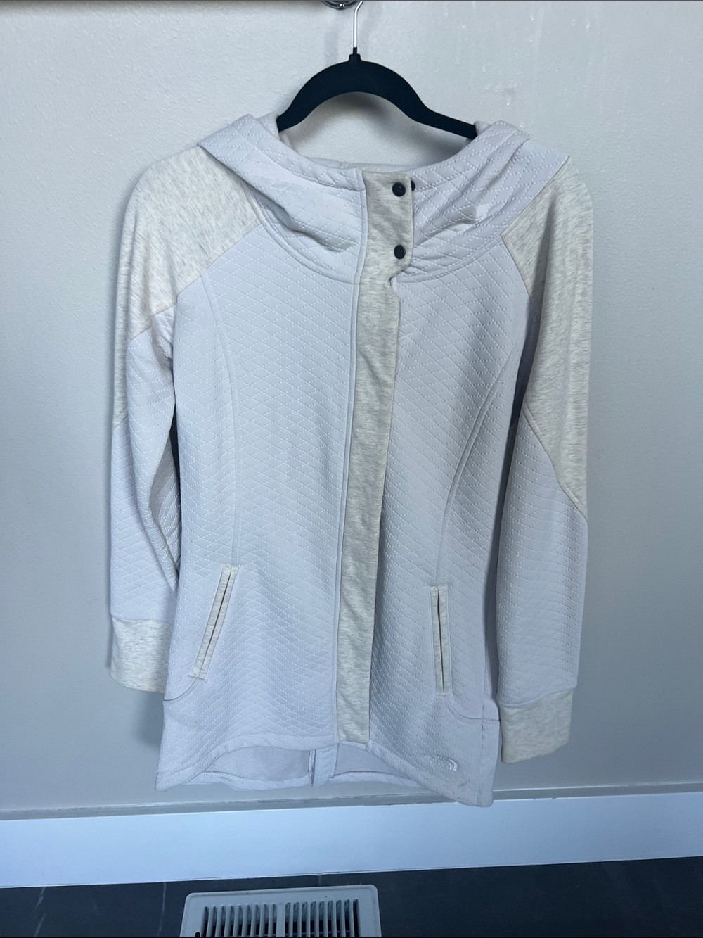 North Face Women's Light Gray Hooded Quilted Jacket